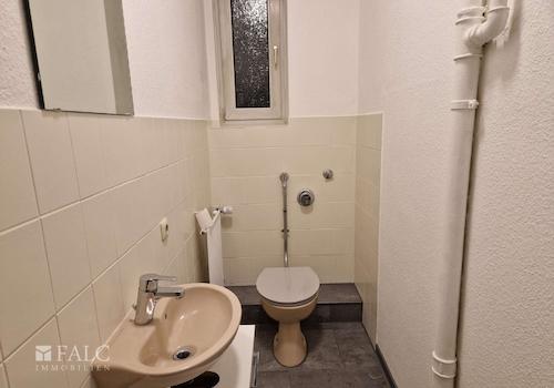 Gäste-WC mit Unterschrank