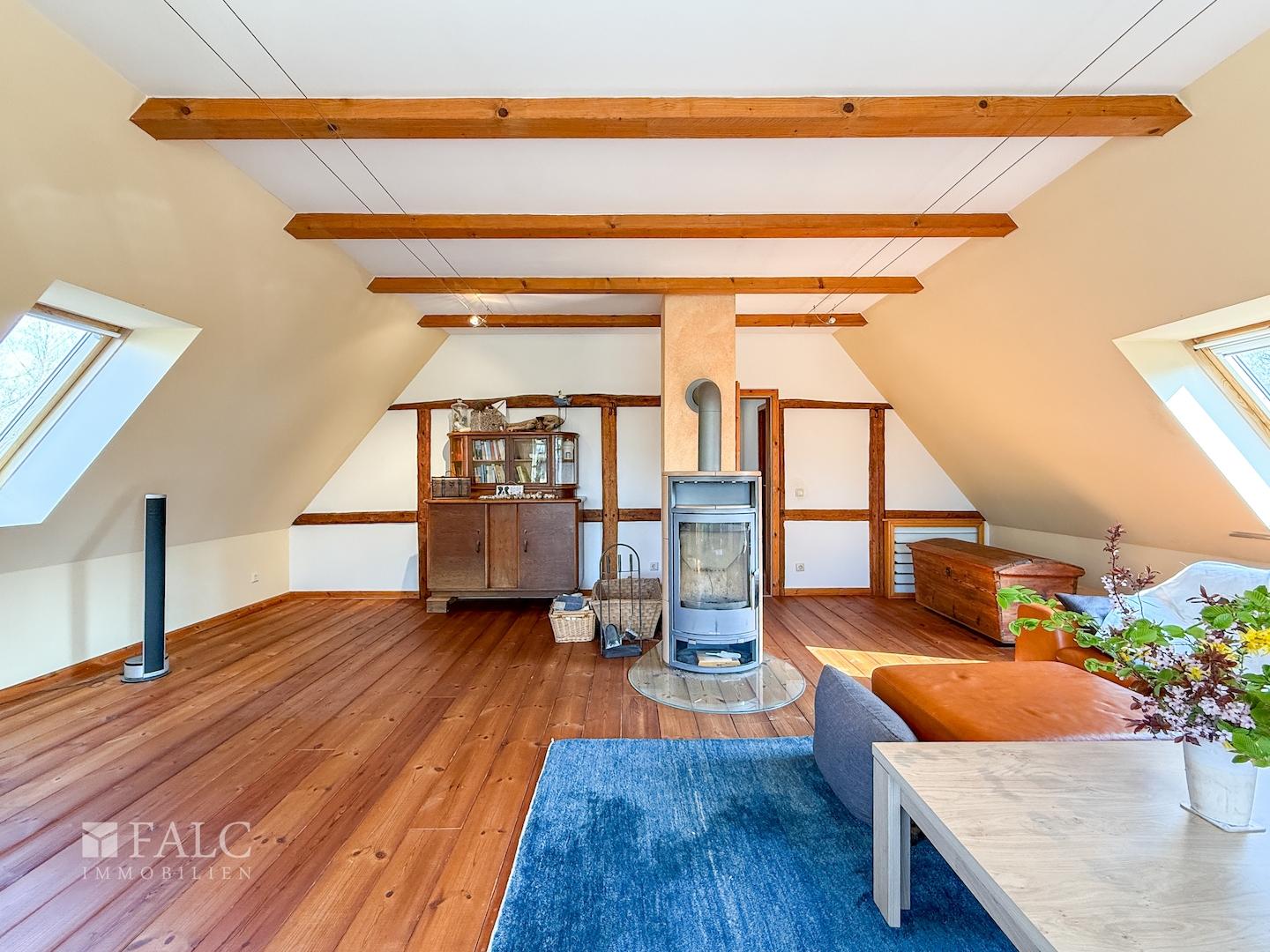 Wohnzimmer mit Kamin