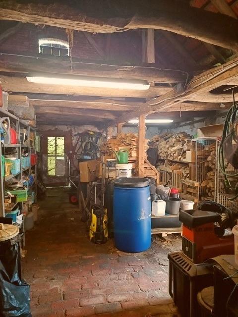 Stall derzeit als Lager genutzt