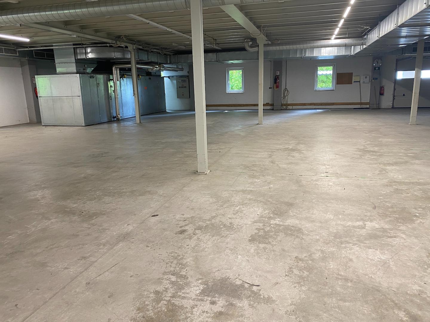 Bild 2 Obergeschossfläche mit Lüftungsanlage warm kalt