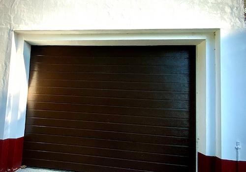 Garageneinfahrt mit Rolltor