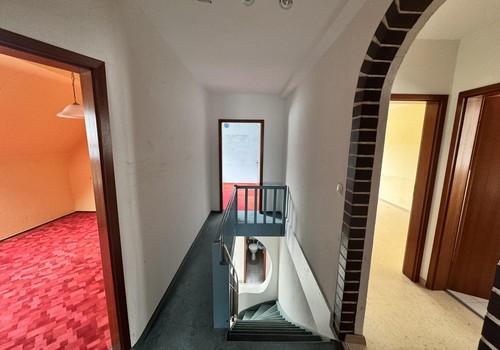 OG: Flur und Treppenaufgang