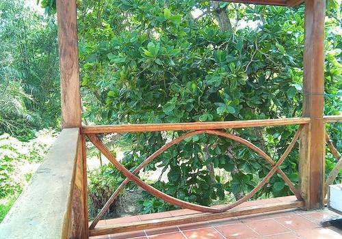 Überdachte Terrasse 1.OG