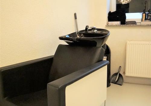 Waschplatz mit Massageliege