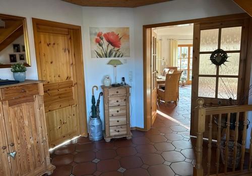 Flur mit Blick ins Wohnzimmer