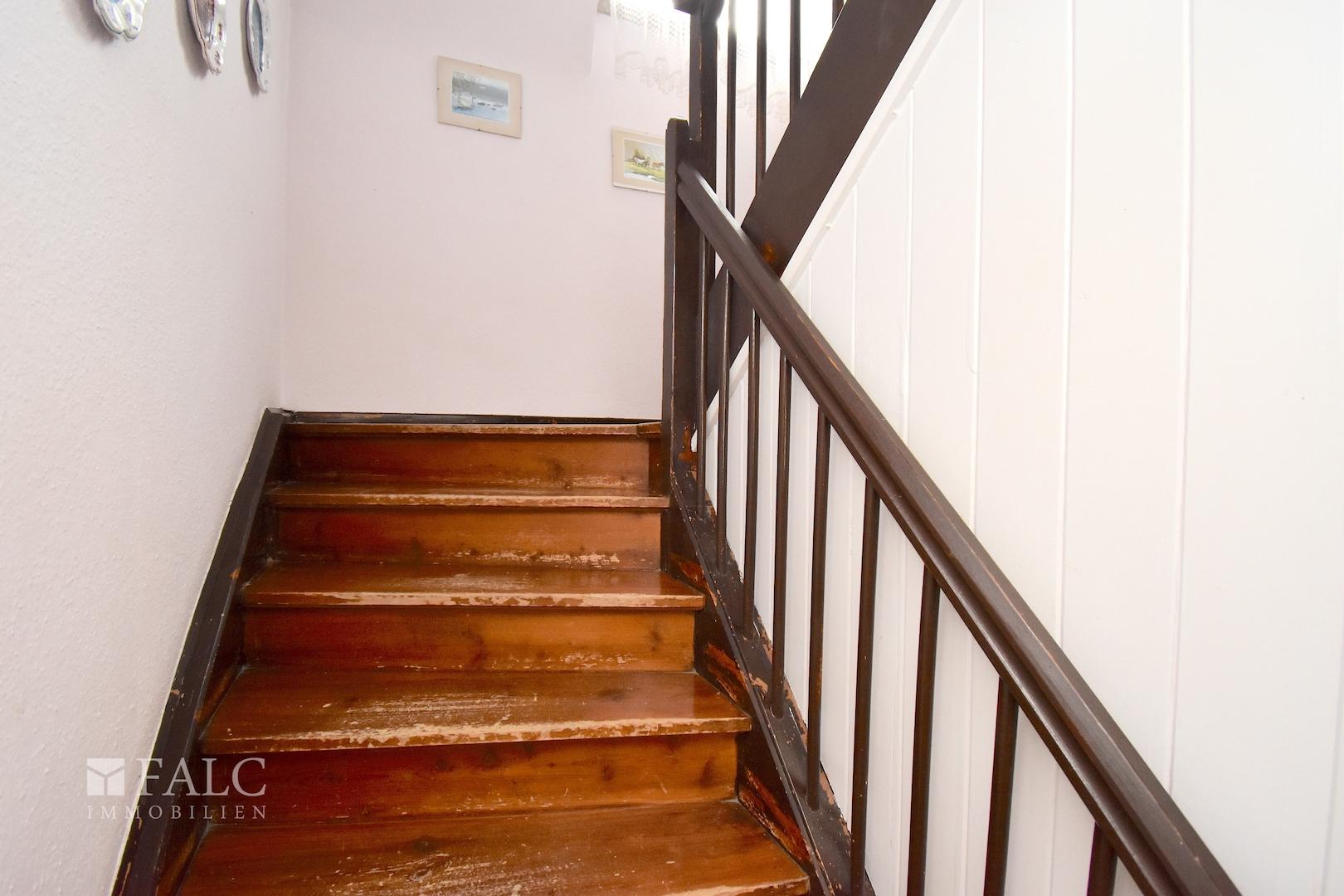 Treppe zum Obergeschoss