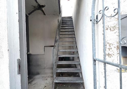 Treppe zur Wohnung