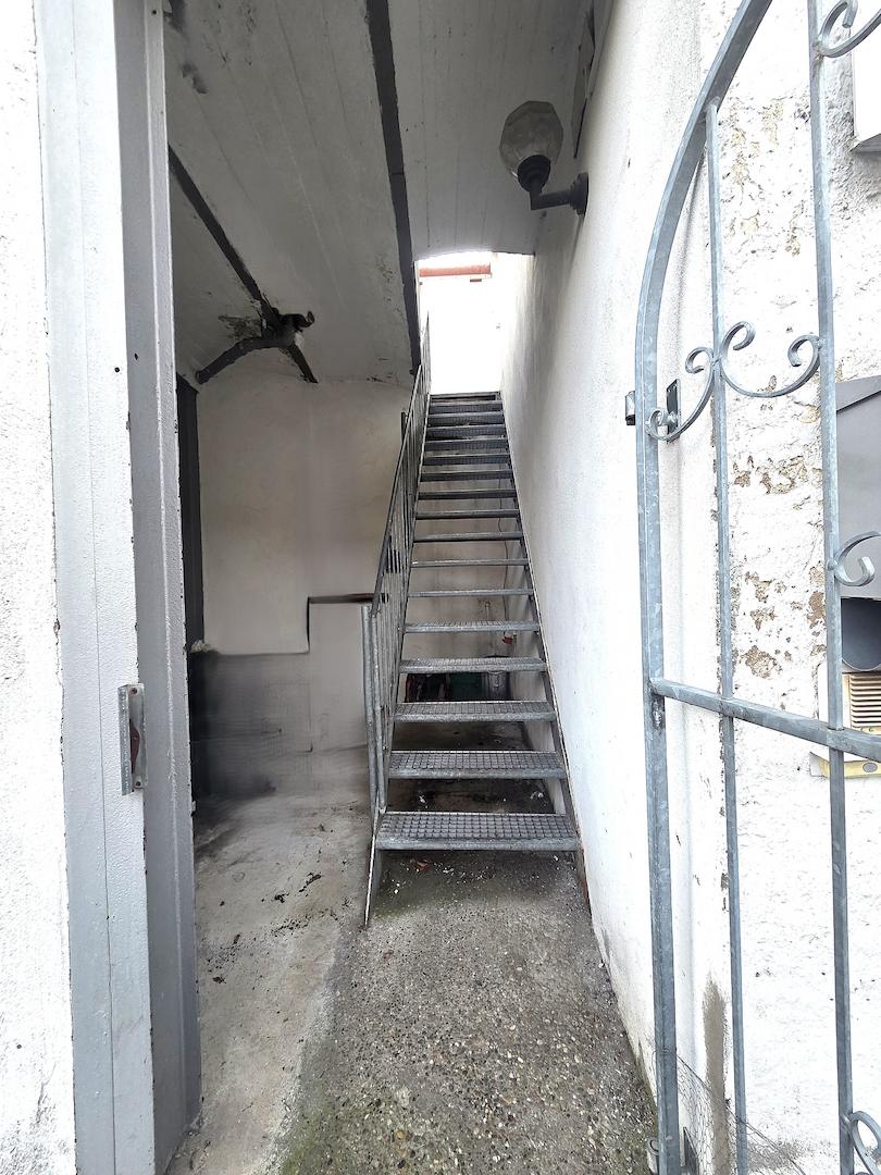 Treppe zur Wohnung