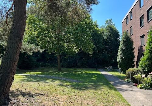 Grünfläche mit Spielplatz