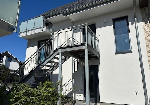 Zugang zur Wohnung im 1.OG