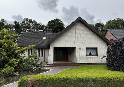 Haus von vorne Eingang