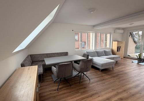 Wohnzimmer mit Essbereich