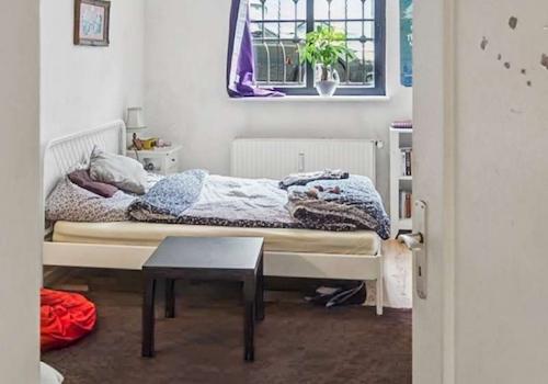 Zimmer mit aktuellem Wasserschaden