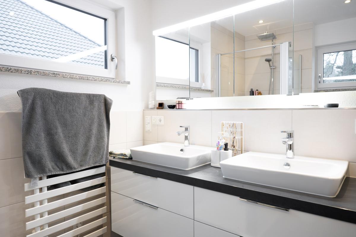 Bad mit Fenster 1. OG