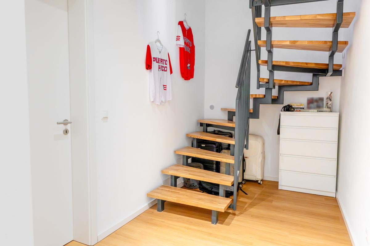 Treppe zum Dachstudio 1. OG