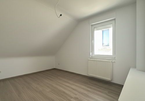 Kinderzimmer/Büro (DG)