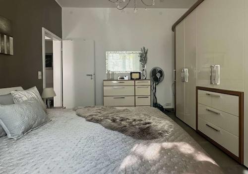 1. Schlafzimmer (EG)