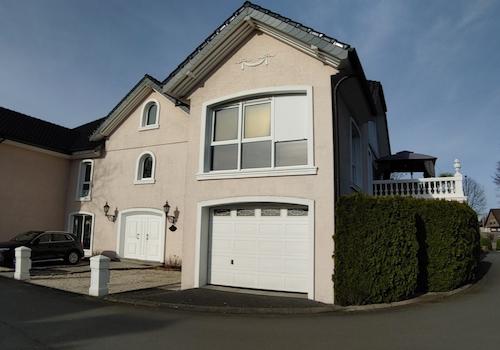 Hauseingang-Wohnzimmer-Balkon 