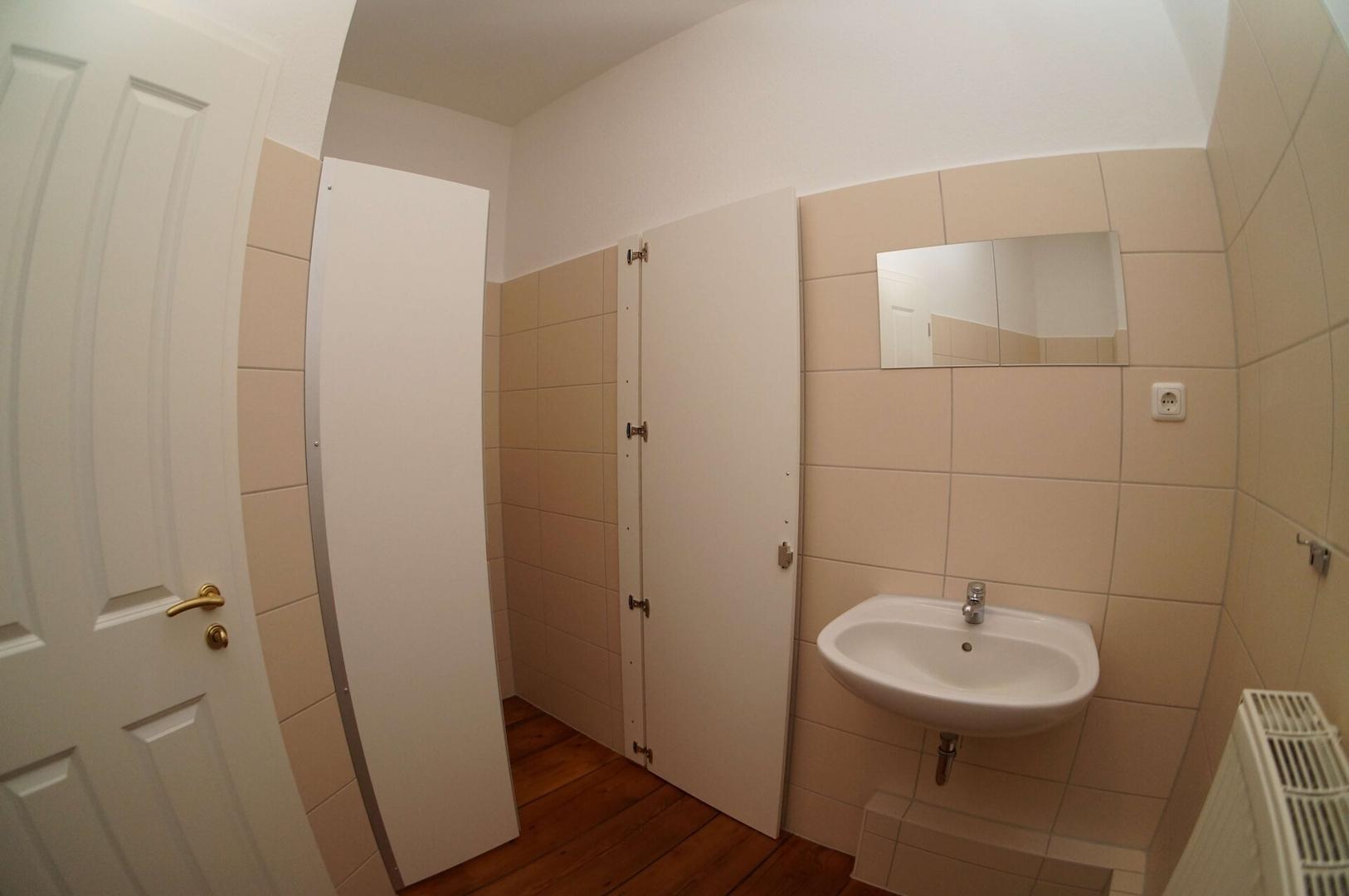 WC 1 mit Putzmittelschrank