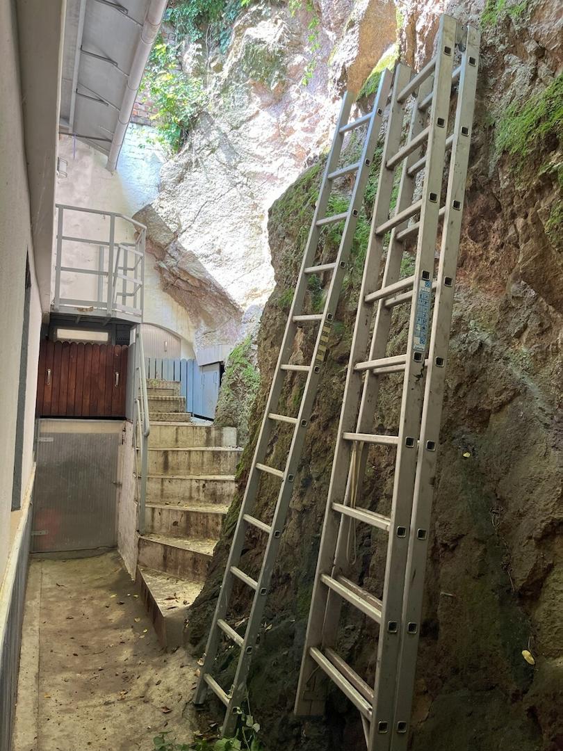 Rückseite Wohnhaus zum Felsen