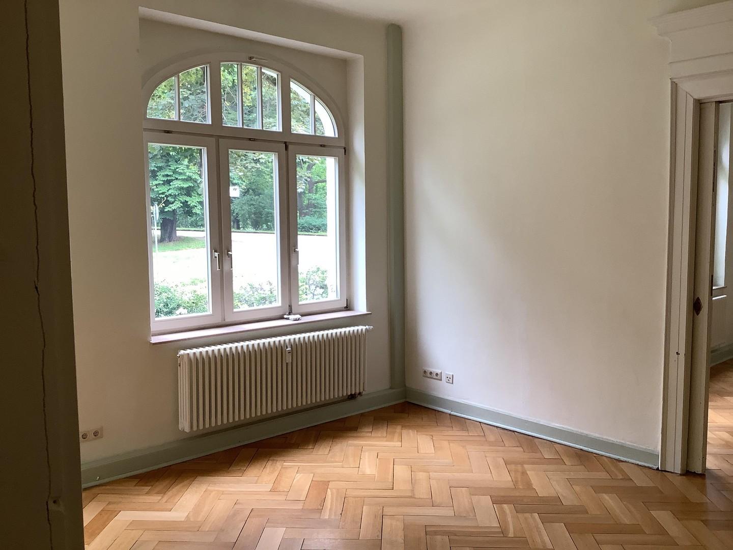 Lichtdurchflutetes Wohnzimmer