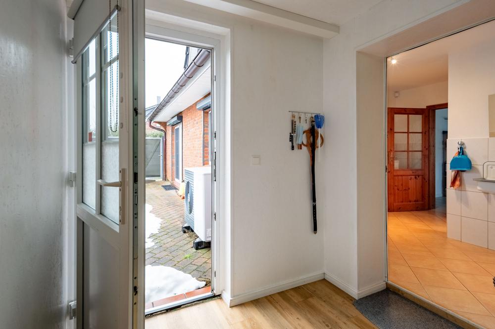 Garage/Ausgang zum Garten