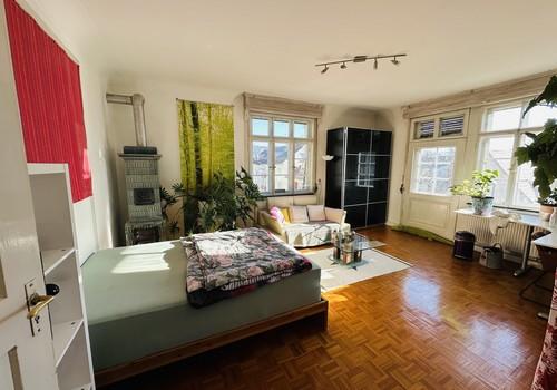 OG-Zimmer mit Jugendstilofen