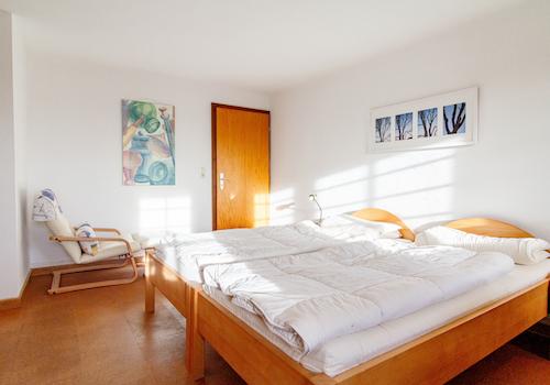 OG – Zimmer 2 – Schlafbereich (Ansicht 1)