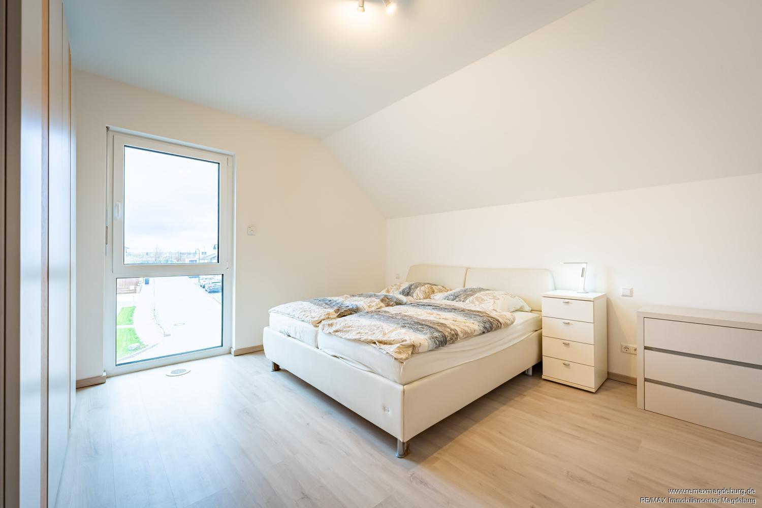Schlafzimmer DG