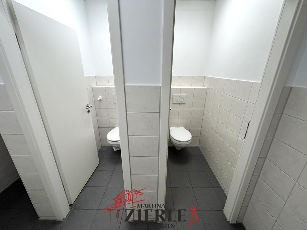 17 Damen WC