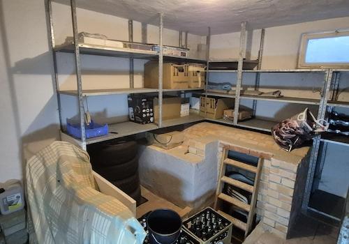 Kellerraum mit Kartoffelkeller