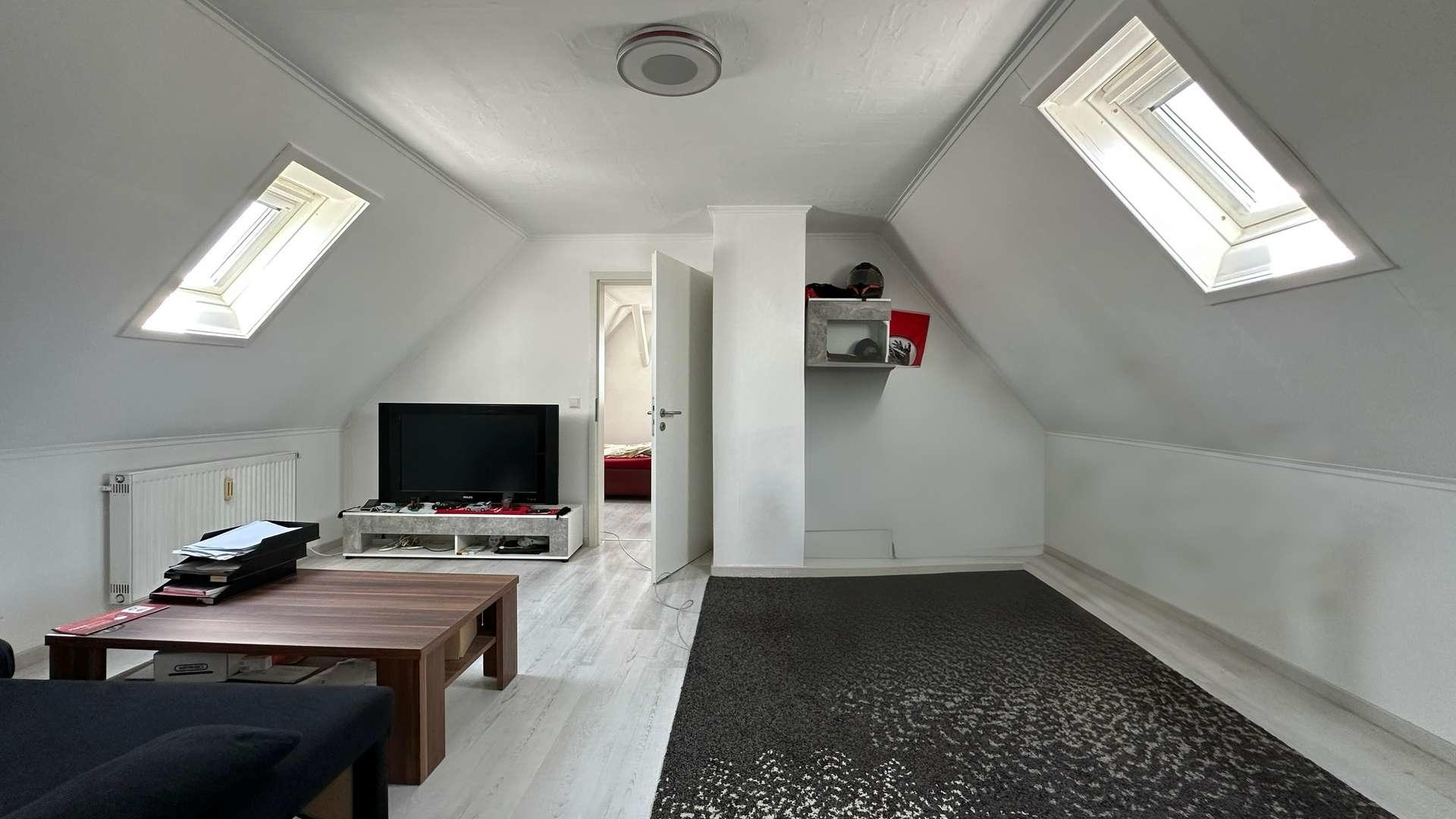 Wohnzimmer (DG)