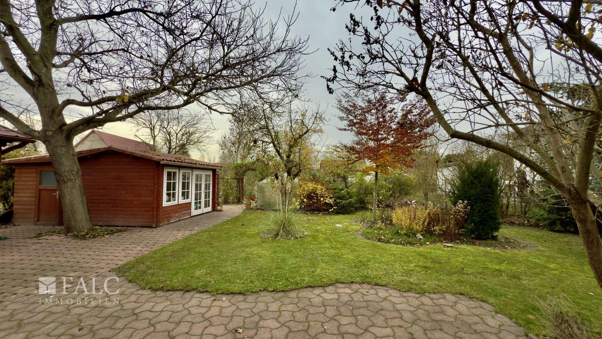 Garten mit Gartenhaus 