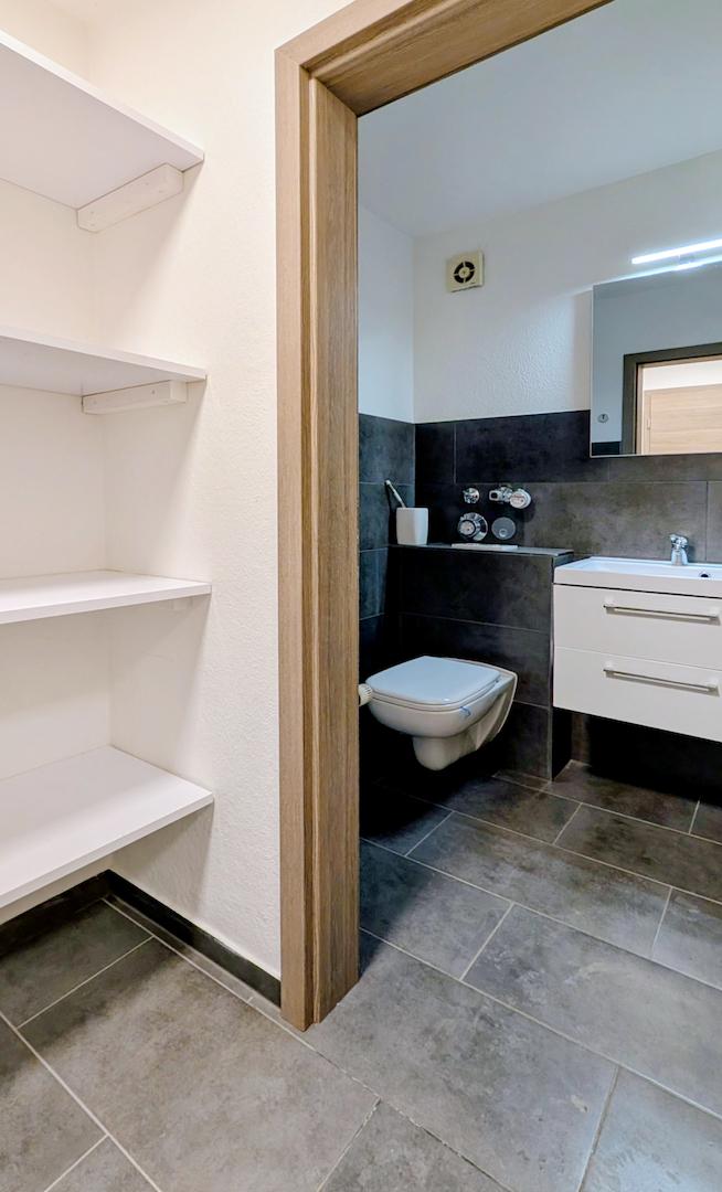 Vorraum/ Stauraum/ Toilette