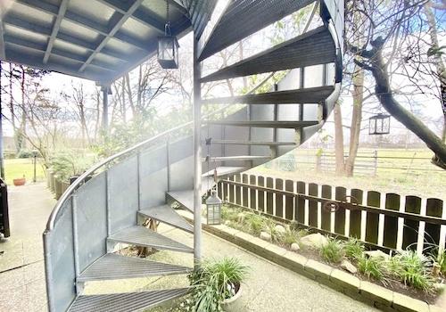 Außen Wendeltreppe ins OG