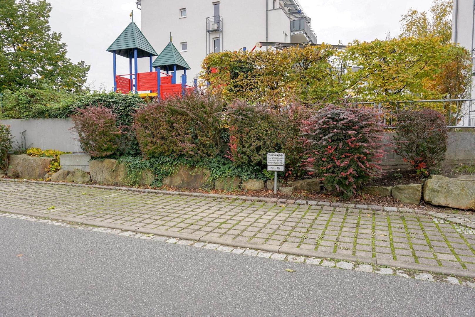 Pkw-Stellplatz außen