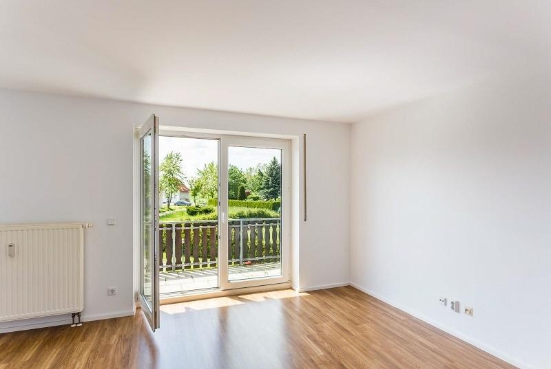 Wohn- und Schlafzimmer mit Balkon