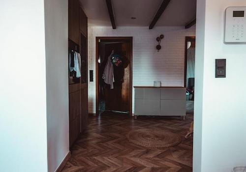 Flur mit Blick zum HWS Raum