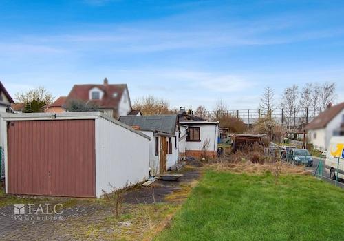 Grundstück - Ansicht links