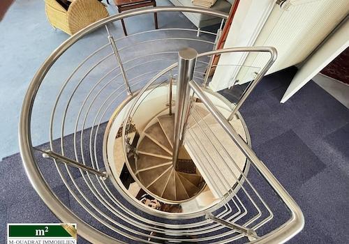 Spindeltreppe verbindet EG und DG