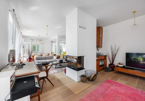 Wohnbereich mit Kamin