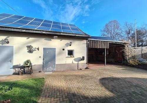 Nebengebäude mit Partyraum