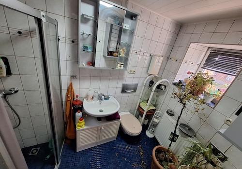 Bad im Nebengebäude