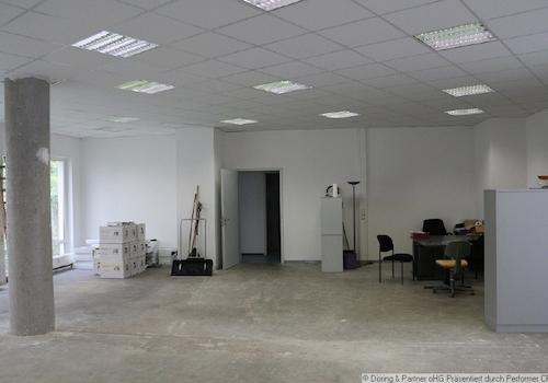 Laden2-Zugang-WC+Aufenthaltsraum