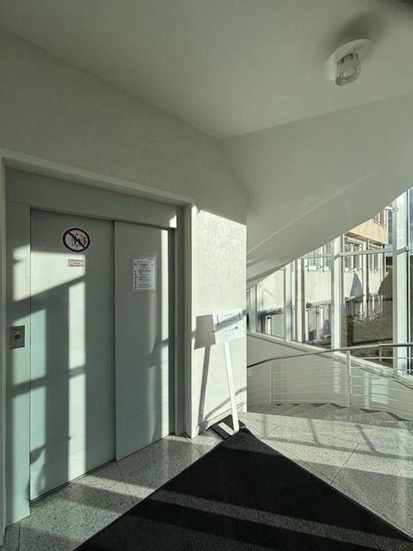 Aufzug u. Treppenhaus