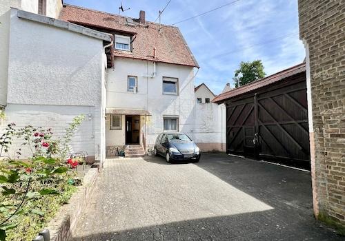 ANSICHT HOF UND HAUS