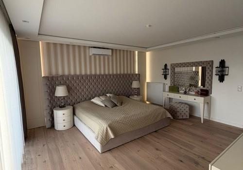 Großzügiges Hauptschlafzimmer