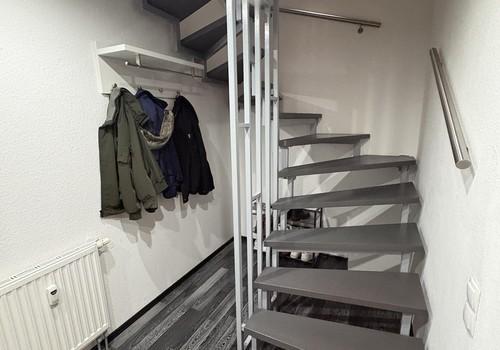 Garderobe und Treppe