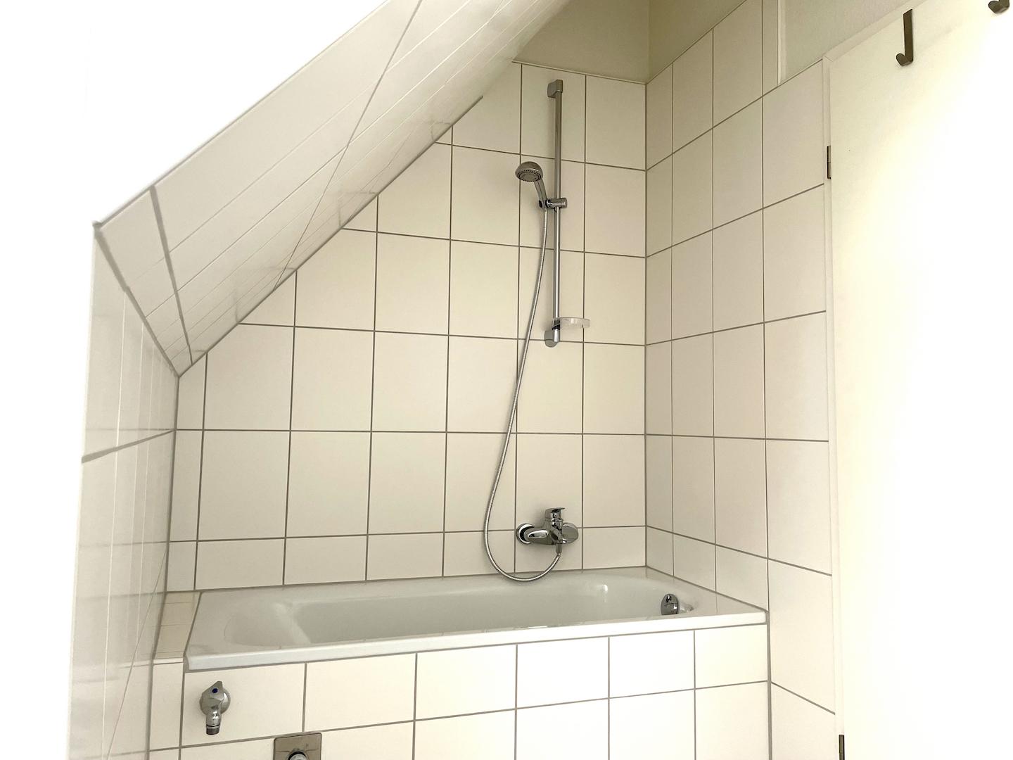 ... und eins mit Badewanne!