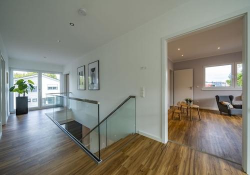 Treppe und großzügiger Flur